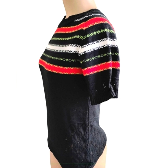 Vintage Crew Neck Sweater - Black, Red, Green, White - Picture 3 of 6
